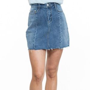 En creme Denim mini skirt